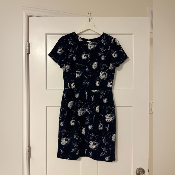 Club Monaco Dresses & Skirts - Club Monaco Navy Floral Short Sleeve Mini Dress